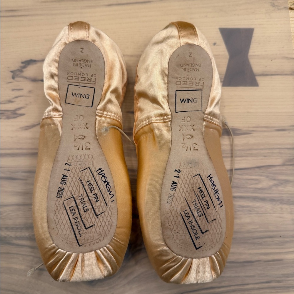 Custom Freed classic pointe shoes, 3.5 XXX Fish